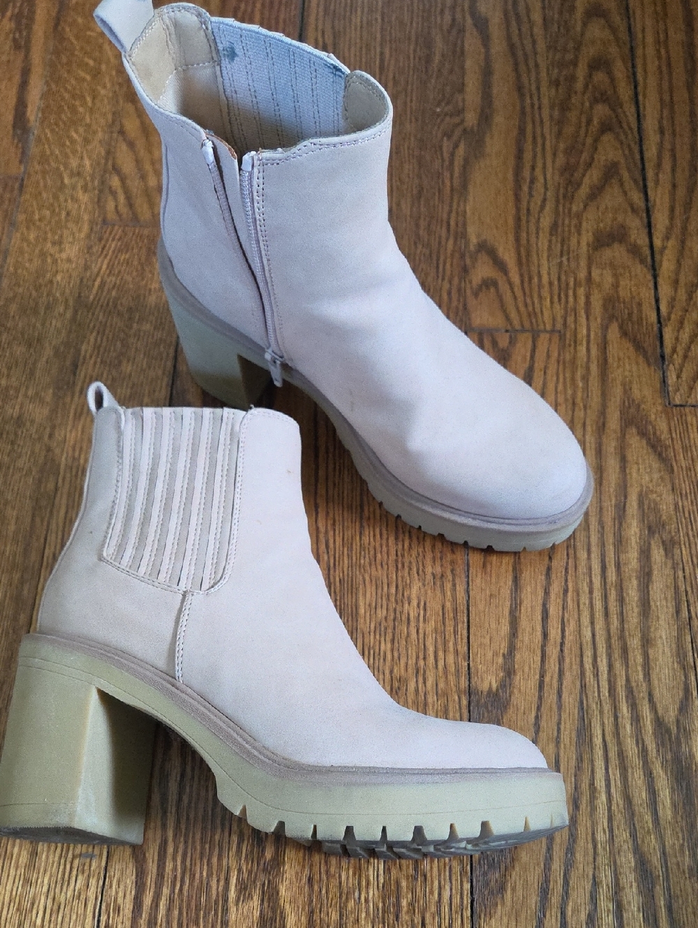 Women’s Dolce Vita Chunky-Heel Chelsea Ankle Boots in Light Beige